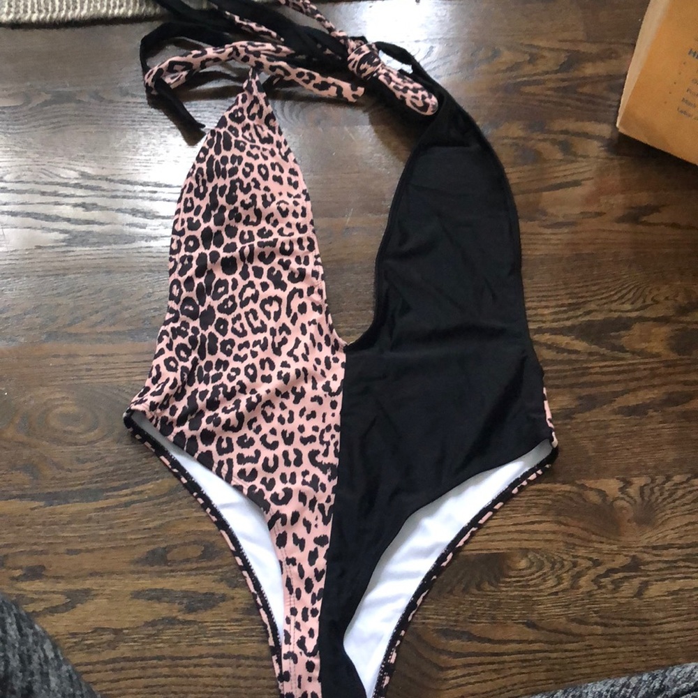 NWOT  - Leopard print plunging bathing suit